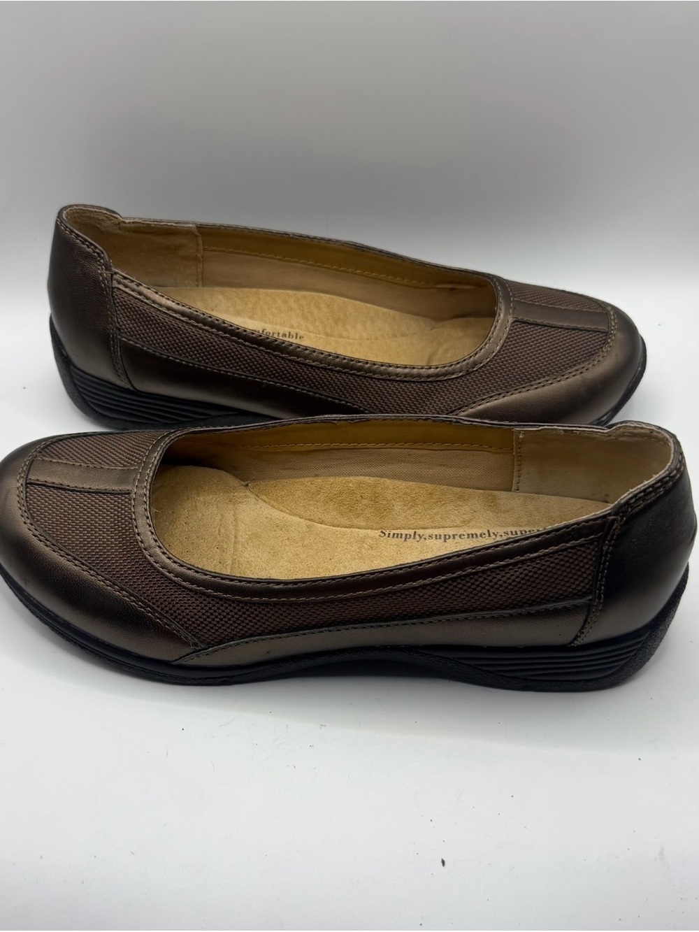 NWOT Softspots Metallic Bronze Slip Ons Comfort Flats -Size 8 - Picture 4 of 8